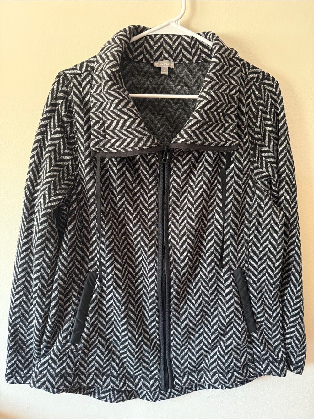 Talbots women’s Black and White Chevron Herringbone Zip Jacket